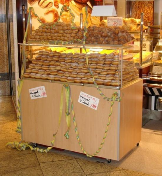 rollbare mobile fahrbare Theke Bäckerei Cafe Kantine Schule